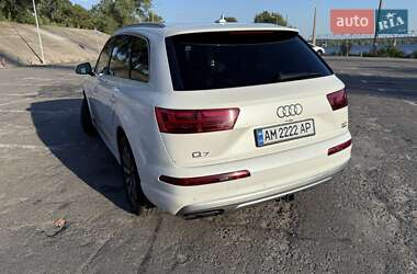 Внедорожник / Кроссовер Audi Q7 2016 в 