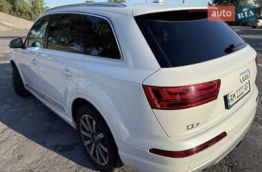 Внедорожник / Кроссовер Audi Q7 2016 в 