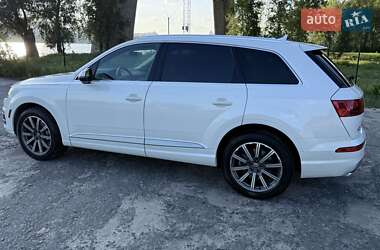 Внедорожник / Кроссовер Audi Q7 2016 в 