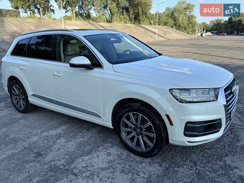Внедорожник / Кроссовер Audi Q7 2016 в Киеве
