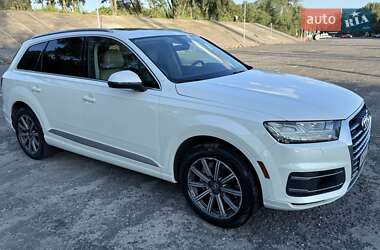 Внедорожник / Кроссовер Audi Q7 2016 в 