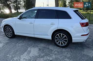 Внедорожник / Кроссовер Audi Q7 2016 в 