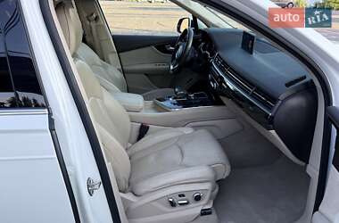 Внедорожник / Кроссовер Audi Q7 2016 в 