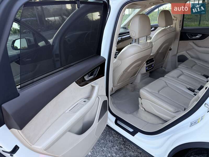 Внедорожник / Кроссовер Audi Q7 2016 в Киеве