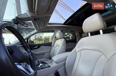 Внедорожник / Кроссовер Audi Q7 2016 в 