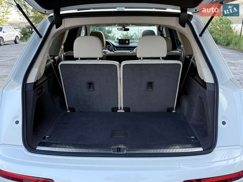 Внедорожник / Кроссовер Audi Q7 2016 в Киеве