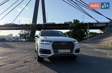 Внедорожник / Кроссовер Audi Q7 2016 в 