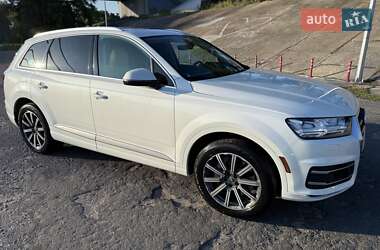 Внедорожник / Кроссовер Audi Q7 2016 в 