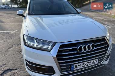 Внедорожник / Кроссовер Audi Q7 2016 в 