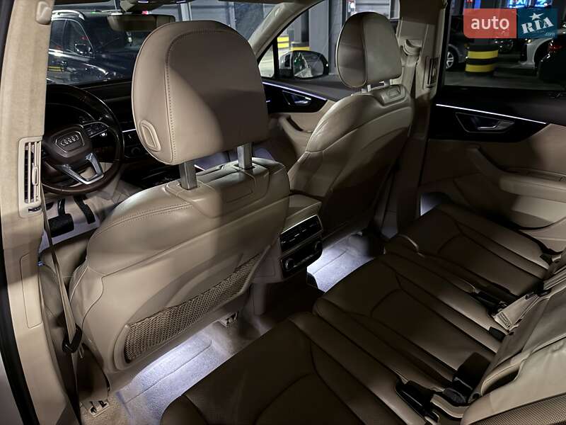Внедорожник / Кроссовер Audi Q7 2016 в Киеве