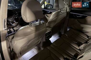 Внедорожник / Кроссовер Audi Q7 2016 в 