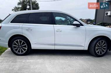Внедорожник / Кроссовер Audi Q7 2016 в 