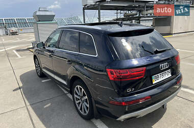 Внедорожник / Кроссовер Audi Q7 2017 в 