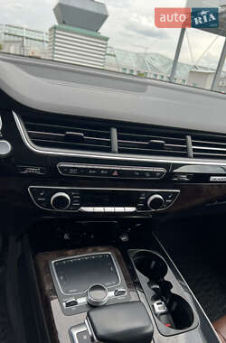 Внедорожник / Кроссовер Audi Q7 2017 в 