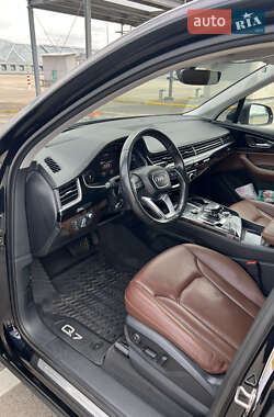 Внедорожник / Кроссовер Audi Q7 2017 в 