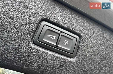Внедорожник / Кроссовер Audi Q7 2017 в 