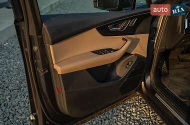 Внедорожник / Кроссовер Audi Q7 2021 в 