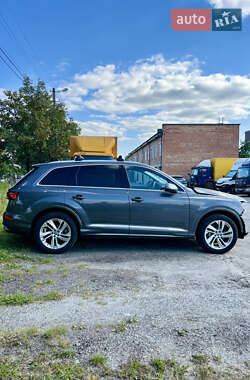 Внедорожник / Кроссовер Audi Q7 2020 в 