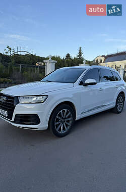 Внедорожник / Кроссовер Audi Q7 2017 в 