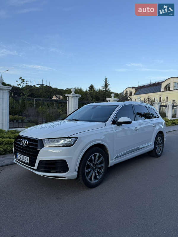 Внедорожник / Кроссовер Audi Q7 2017 в 