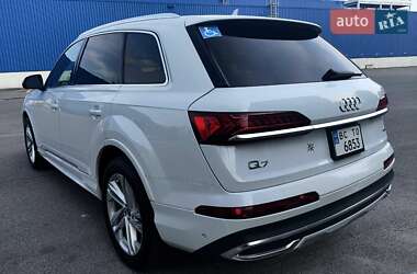Внедорожник / Кроссовер Audi Q7 2020 в 