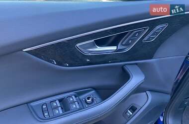 Внедорожник / Кроссовер Audi Q7 2021 в 