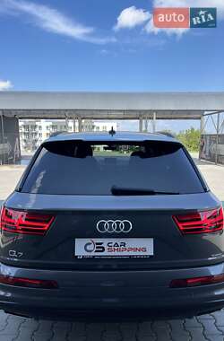 Позашляховик / Кросовер Audi Q7 2019 в 