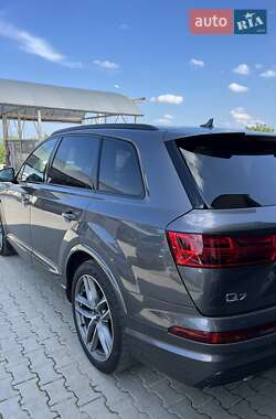Позашляховик / Кросовер Audi Q7 2019 в 