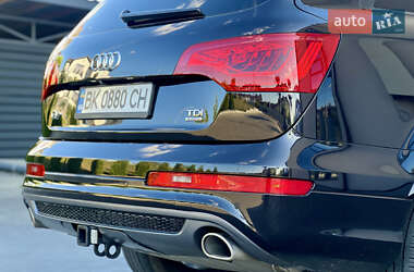 Внедорожник / Кроссовер Audi Q7 2015 в 