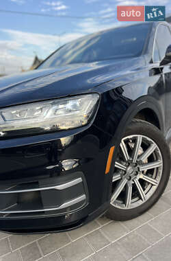 Внедорожник / Кроссовер Audi Q7 2017 в 