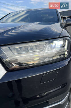 Внедорожник / Кроссовер Audi Q7 2017 в 