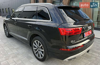 Внедорожник / Кроссовер Audi Q7 2017 в 