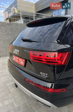Внедорожник / Кроссовер Audi Q7 2017 в 