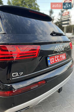 Внедорожник / Кроссовер Audi Q7 2017 в 
