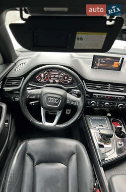 Внедорожник / Кроссовер Audi Q7 2017 в 