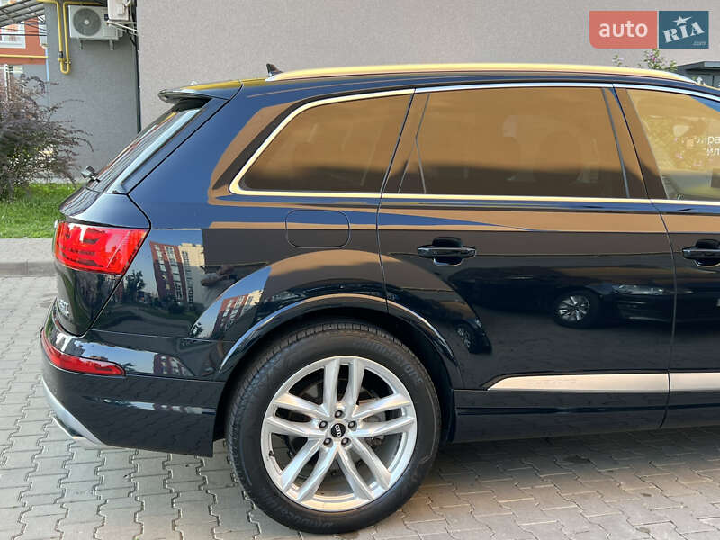Позашляховик / Кросовер Audi Q7 2016 в Чернівцях