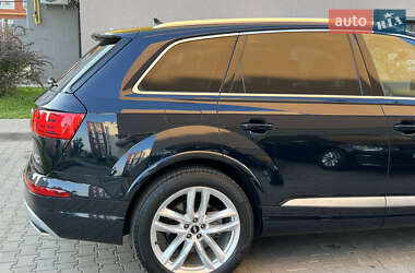 Внедорожник / Кроссовер Audi Q7 2016 в 