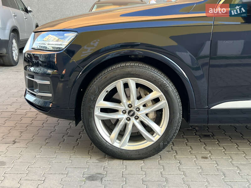 Позашляховик / Кросовер Audi Q7 2016 в Чернівцях