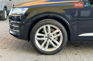 Внедорожник / Кроссовер Audi Q7 2016 в 