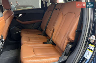 Внедорожник / Кроссовер Audi Q7 2016 в 