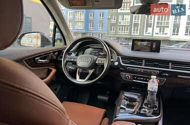 Внедорожник / Кроссовер Audi Q7 2016 в 