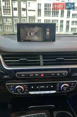 Внедорожник / Кроссовер Audi Q7 2016 в 
