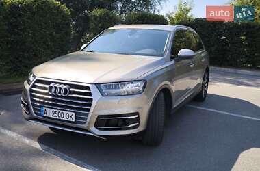 Внедорожник / Кроссовер Audi Q7 2015 в 