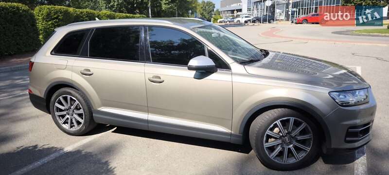 Позашляховик / Кросовер Audi Q7 2015 в Києві