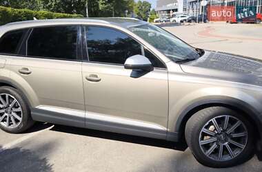 Внедорожник / Кроссовер Audi Q7 2015 в 