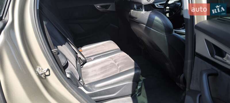 Позашляховик / Кросовер Audi Q7 2015 в Києві