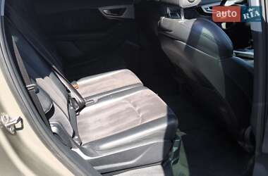 Внедорожник / Кроссовер Audi Q7 2015 в 