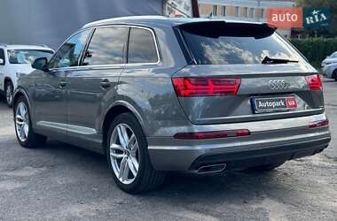 Внедорожник / Кроссовер Audi Q7 2017 в 