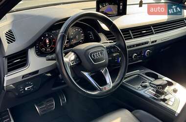 Внедорожник / Кроссовер Audi Q7 2017 в 