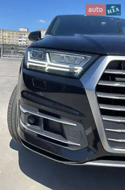 Внедорожник / Кроссовер Audi Q7 2018 в 